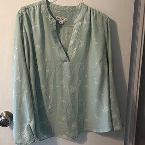 Ava & Viv light green floral long sleeve blouse